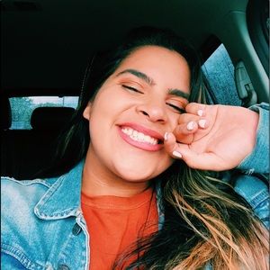 Meet your Posher, Daniela